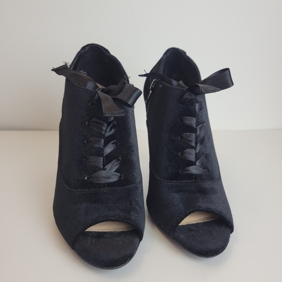 Black velvet heel satin laces coquette nwot - Picture 8 of 13